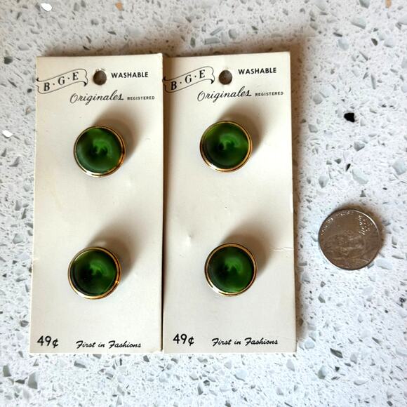 4 NEW Vintage 1950s Green & Gold BGE Buttons on Card Shank Round Marbled - Picture 1 of 9